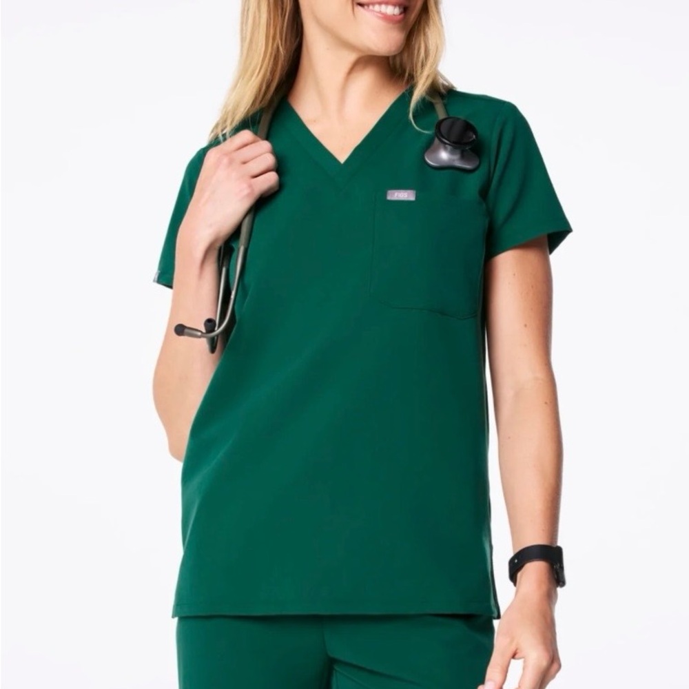 Figs Women’s Catarina One-Pocket Scrub Top Forest Green